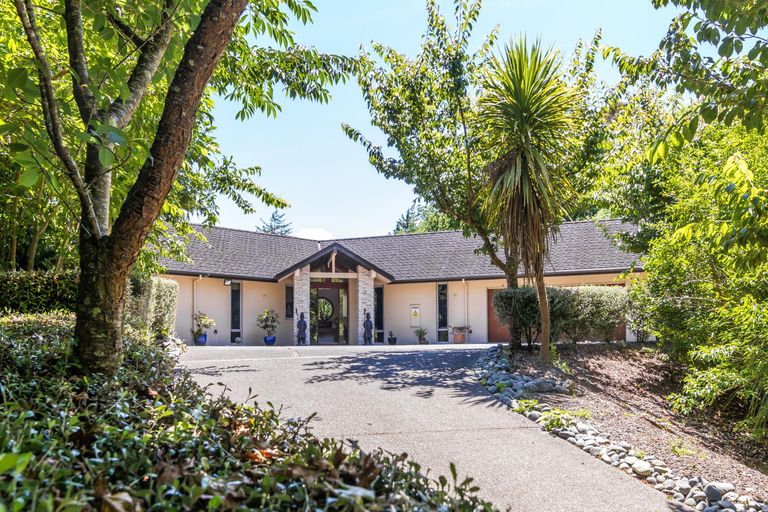Photo of property in 5 Cameron Drive, Acacia Bay, Taupo, 3385