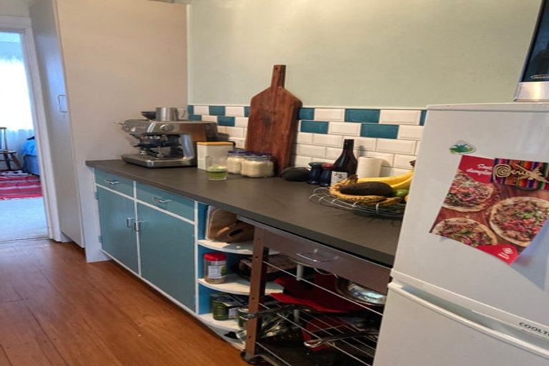 Photo of property in 35 Melrose Road, Island Bay, Wellington, 6023