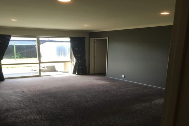 Photo of property in 26 Linkwater Way, Parklands, Christchurch, 8083