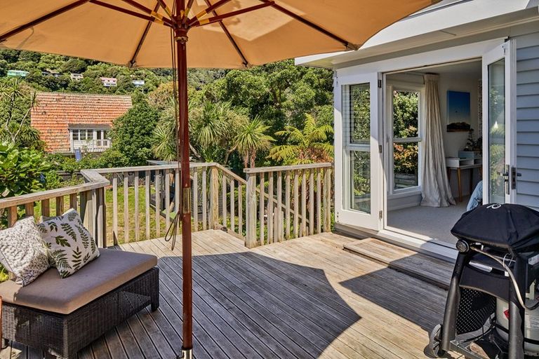 Photo of property in 53 Pukatea Street, Eastbourne, Lower Hutt, 5013