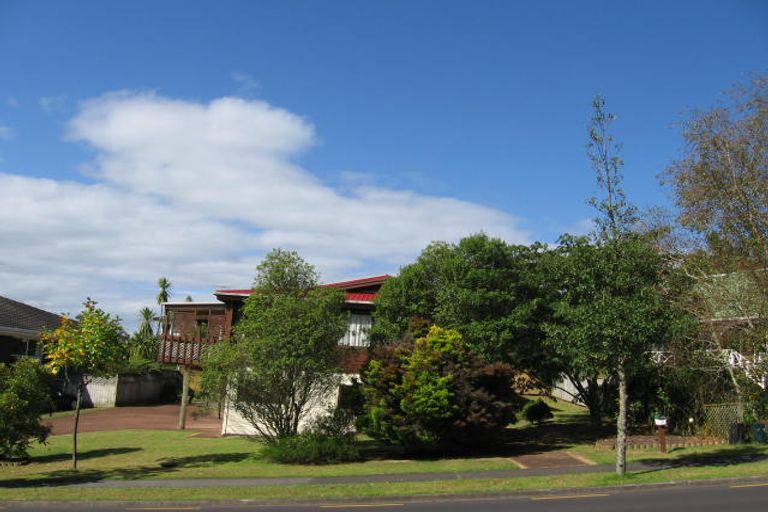 Photo of property in 21 Unsworth Drive, Unsworth Heights, Auckland, 0632
