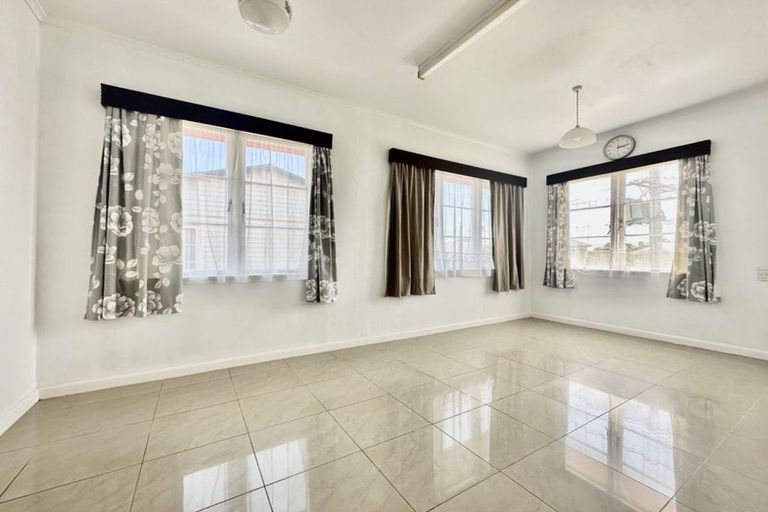 Photo of property in 15 Seddon Avenue, Papatoetoe, Auckland, 2104