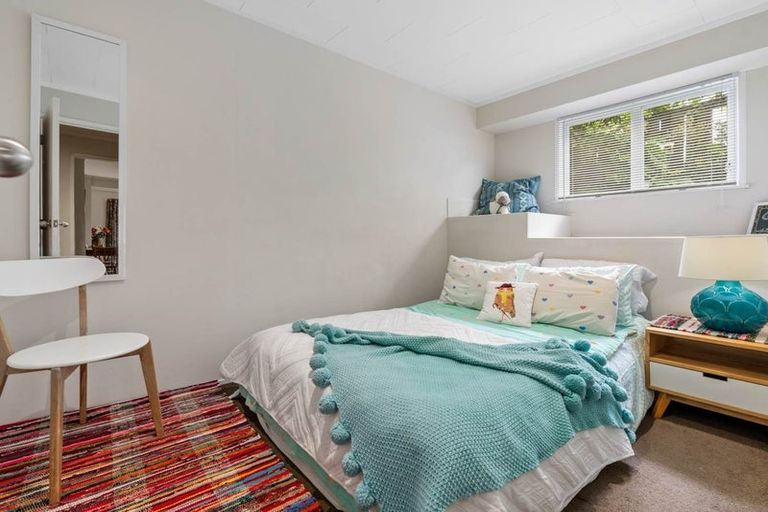 Photo of property in 2 Sycamore Drive, Sunnynook, Auckland, 0620