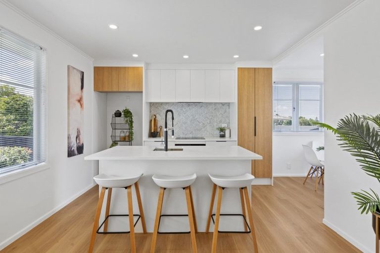 Photo of property in 32 Neil Avenue, Te Atatu Peninsula, Auckland, 0610