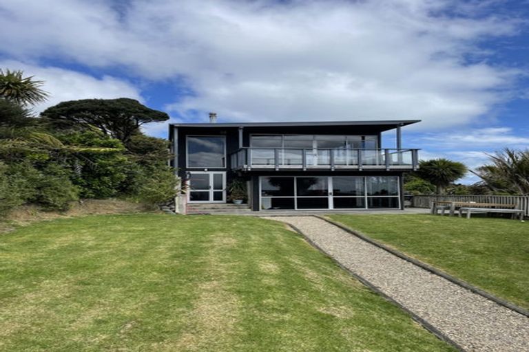 Photo of property in 16 Log Race Road, Piha, New Lynn, 0772