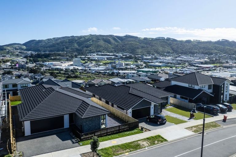 Photo of property in 26 Te Hoiere Street, Aotea, Porirua, 5024