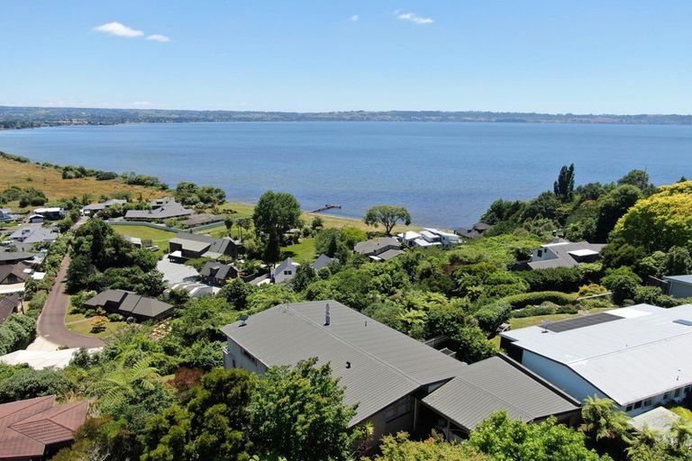 Photo of property in 10 Naera Place, Kawaha Point, Rotorua, 3010