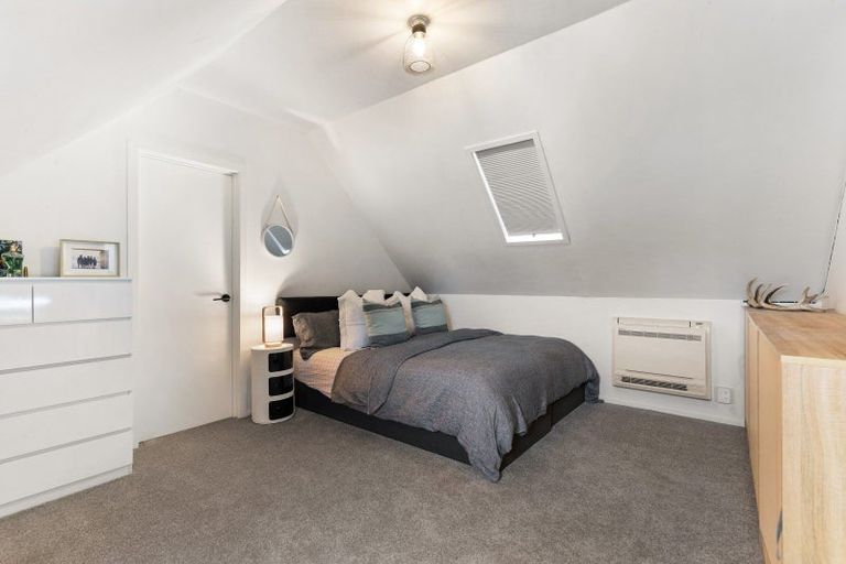 Photo of property in 32 Evergreen Place, Sunshine Bay, Queenstown, 9300