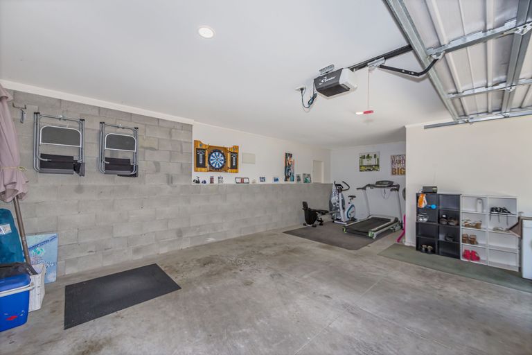 Photo of property in 18 Carento Way, Stanmore Bay, Whangaparaoa, 0932