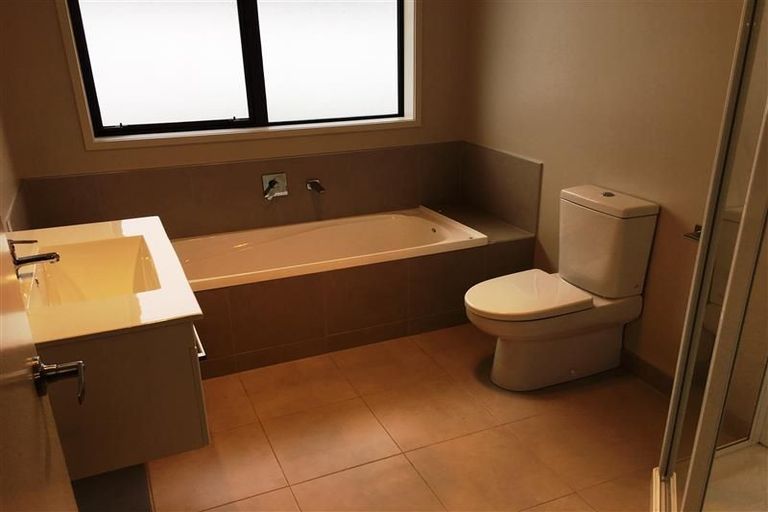 Photo of property in 35 Crabb Fields Lane, Riverhead, 0820