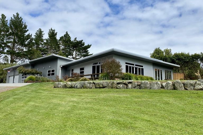 Photo of property in 295 Ngahere Park Road, Turitea, Palmerston North, 4472