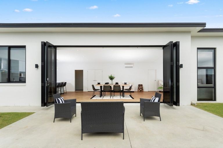 Photo of property in 19 Harding Drive, Papamoa Beach, Papamoa, 3118