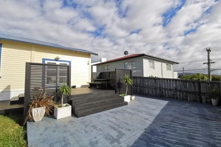 Photo of property in 3 Monowai Road, Johnsonville, Wellington, 6037
