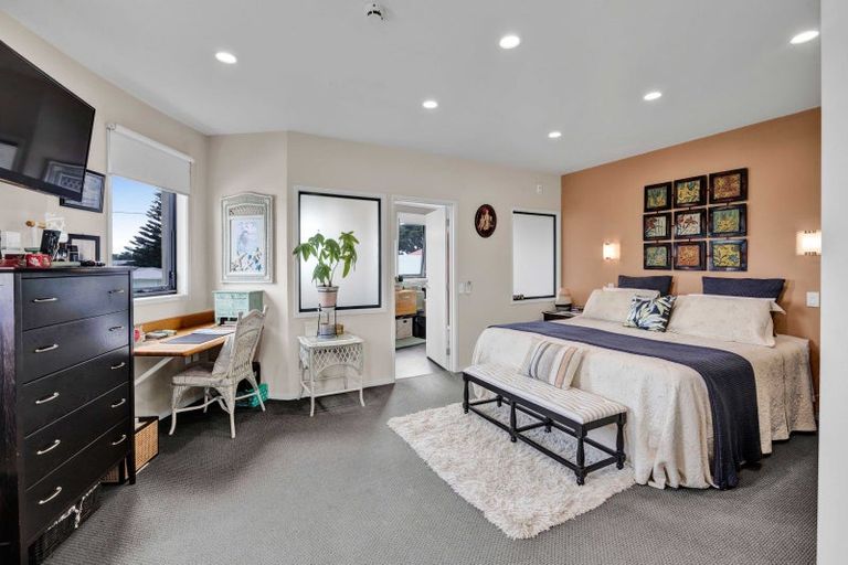 Photo of property in Headlands Opunake, 32 Fox Street, Opunake, 4616