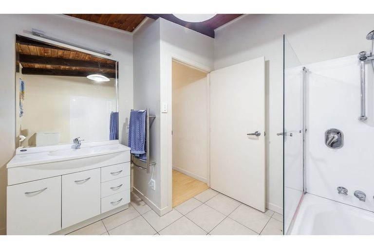 Photo of property in 271 Huia Road, Titirangi, Auckland, 0604