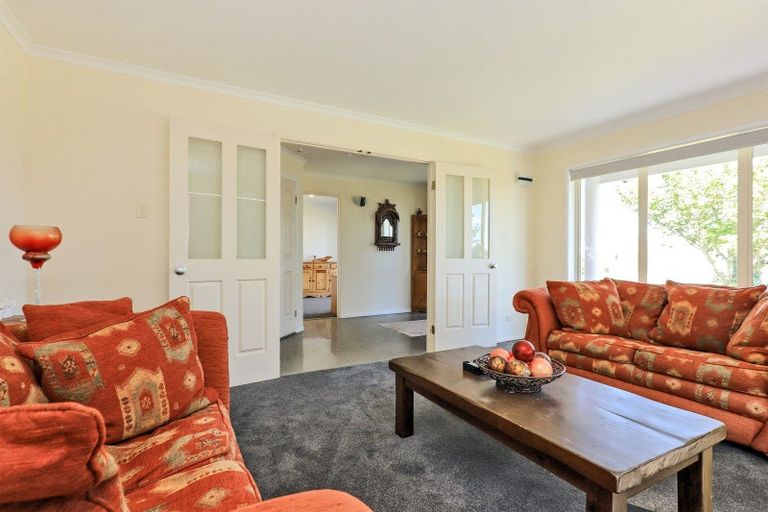 Photo of property in 28 Arataki Road, Havelock North, 4130