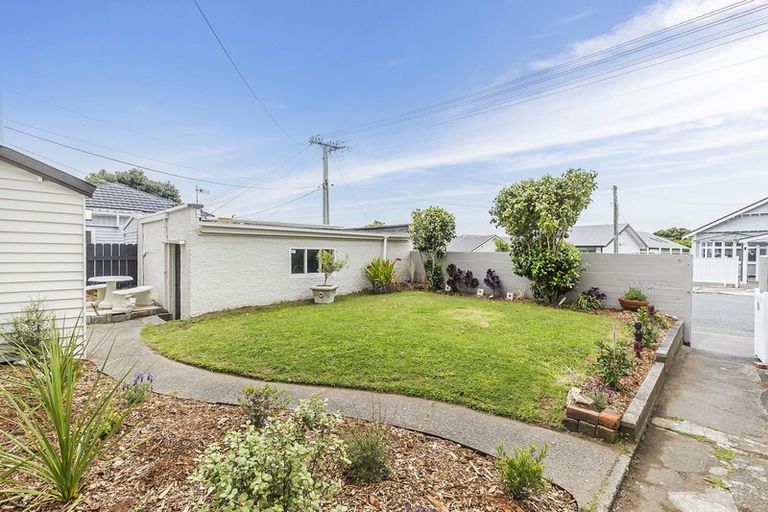 Photo of property in 24 Ferry Street, Seatoun, Wellington, 6022