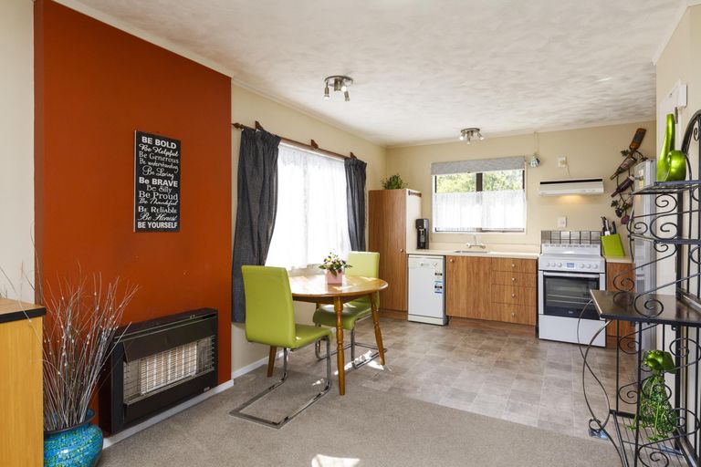 Photo of property in 52 Newton Place, Westbrook, Palmerston North, 4412