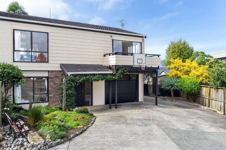 Photo of property in 2/3 Ceramco Place, Torbay, Auckland, 0630
