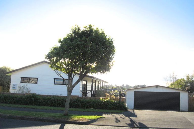 Photo of property in 4 Tington Avenue, Wattle Downs, Auckland, 2103