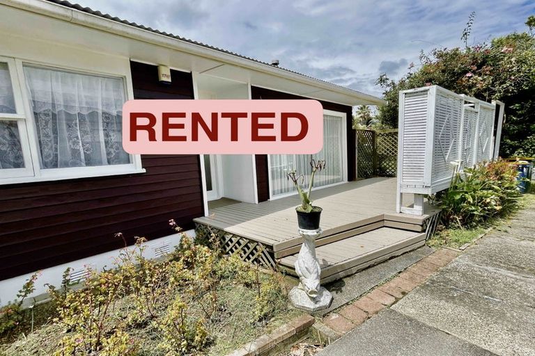 Photo of property in 11 Thornlow Street, Glendene, Auckland, 0602