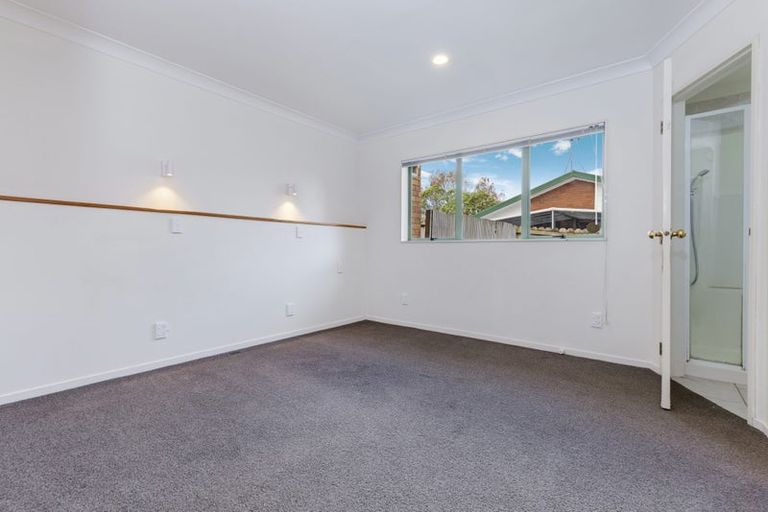 Photo of property in 6 Millstream Drive, Henderson, Auckland, 0610
