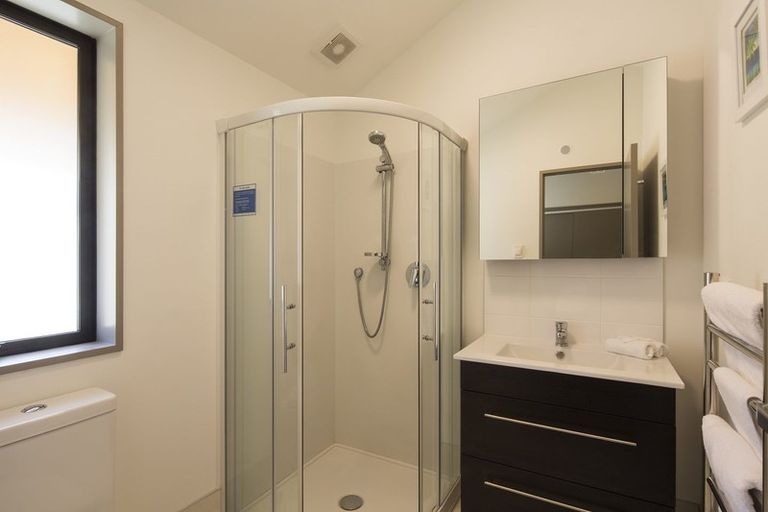 Photo of property in La Residence Du Lac, 39/527 Frankton Road, Queenstown, 9300