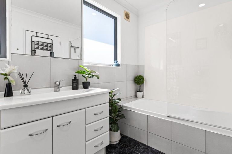 Photo of property in 402 Main North Road, Bay View, Napier, 4104