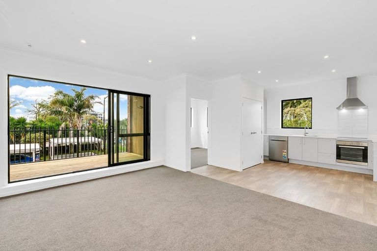 Photo of property in 2/500 Te Atatu Road, Te Atatu Peninsula, Auckland, 0610