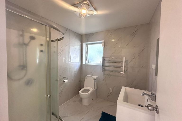 Photo of property in 33 Hutchinsons Road, Bucklands Beach, Auckland, 2014