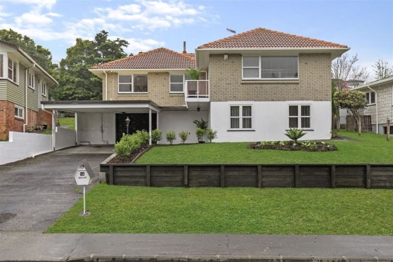 Photo of property in 14 Jonathan Place, Sunnynook, Auckland, 0620