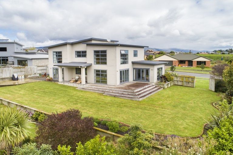 Photo of property in 76 Cashmere Drive, Fitzherbert, Palmerston North, 4410