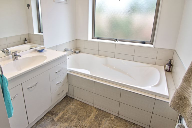 Photo of property in 19 Nash Place, Masterton, 5810