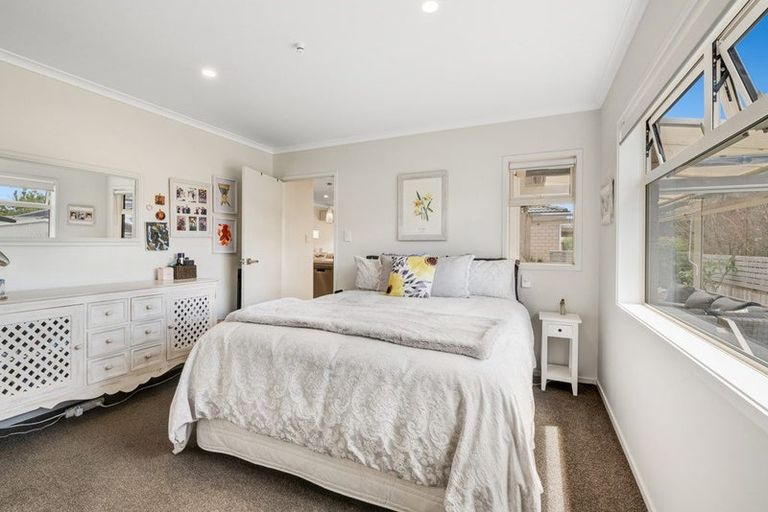 Photo of property in 8 Waitaha Close, Orewa, 0931