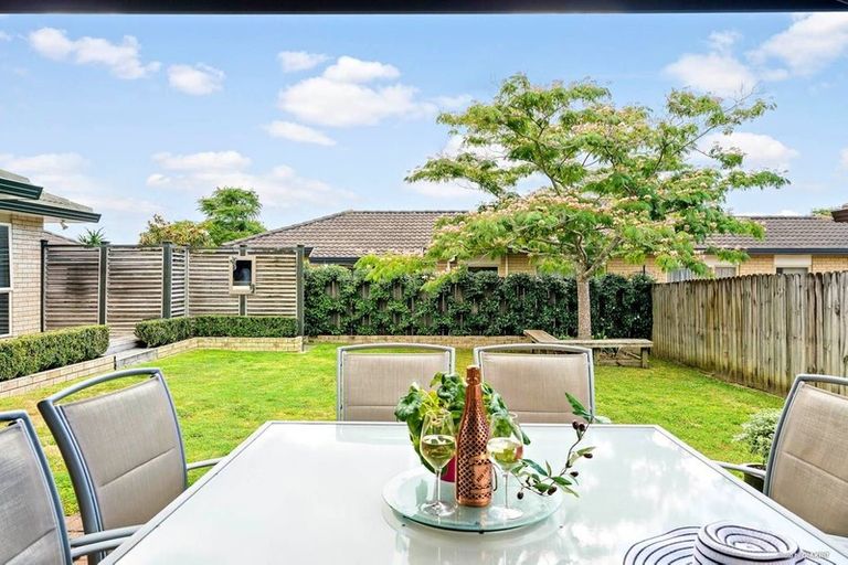 Photo of property in 19 Newinn Crescent, East Tamaki Heights, Auckland, 2016