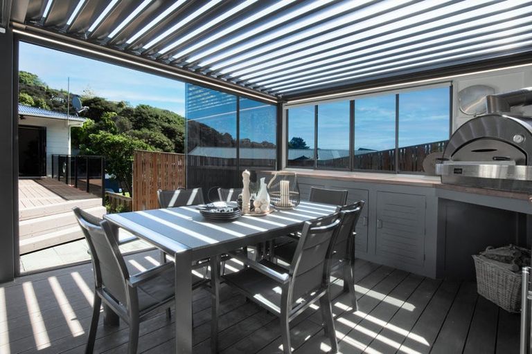 Photo of property in 76 Omapere Street, Whitby, Porirua, 5024