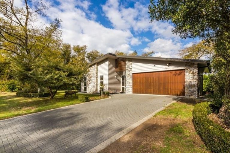 Photo of property in 10 Parawera Drive, Acacia Bay, Taupo, 3330