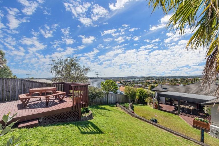Photo of property in 15 Ballini Rise, West Harbour, Auckland, 0618