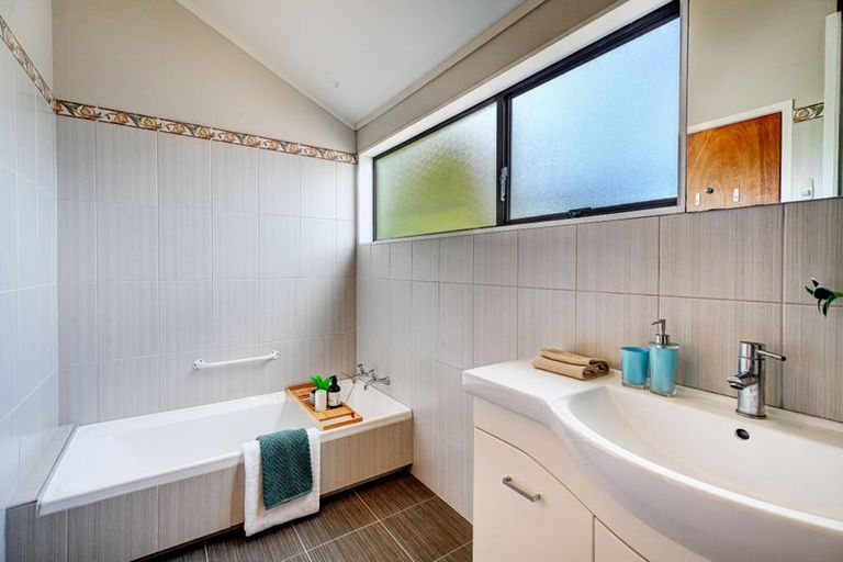 Photo of property in 2/14 Chip Grove, Sunnyhills, Auckland, 2010