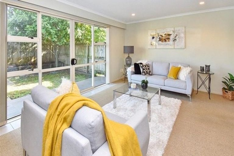 Photo of property in 8 Lime Crescent, Papakura, 2110