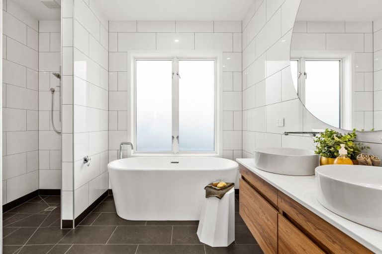 Photo of property in 5 Te Roera Drive, Taradale, Napier, 4112