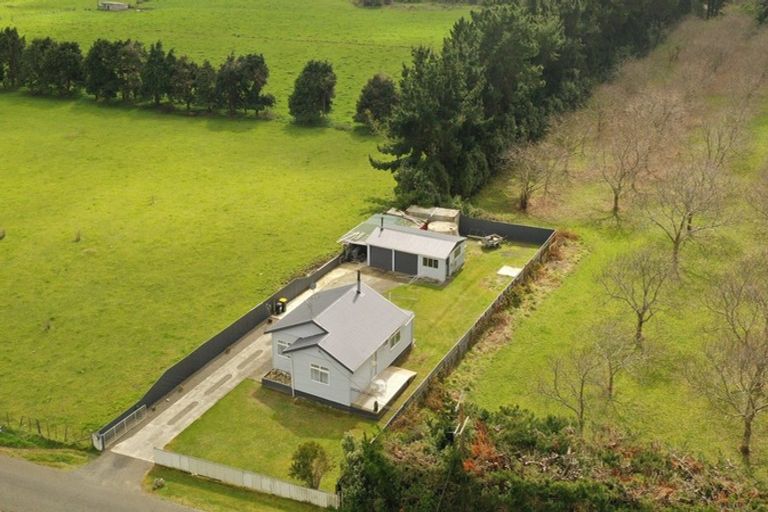Photo of property in 76 Whakahoro Road, Manakau, Levin, 5573