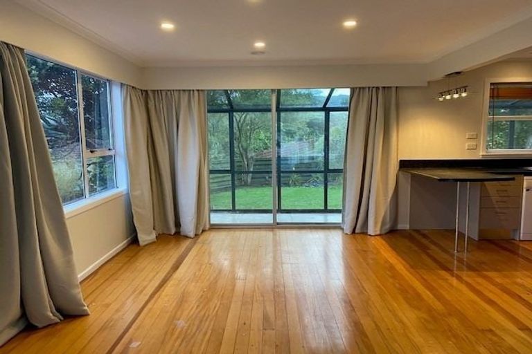 Photo of property in 3 Bede Grove, Tawa, Wellington, 5028