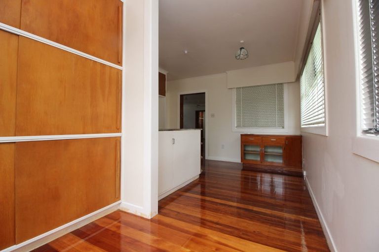 Photo of property in 1 Scott Avenue, Mangere Bridge, Auckland, 2022