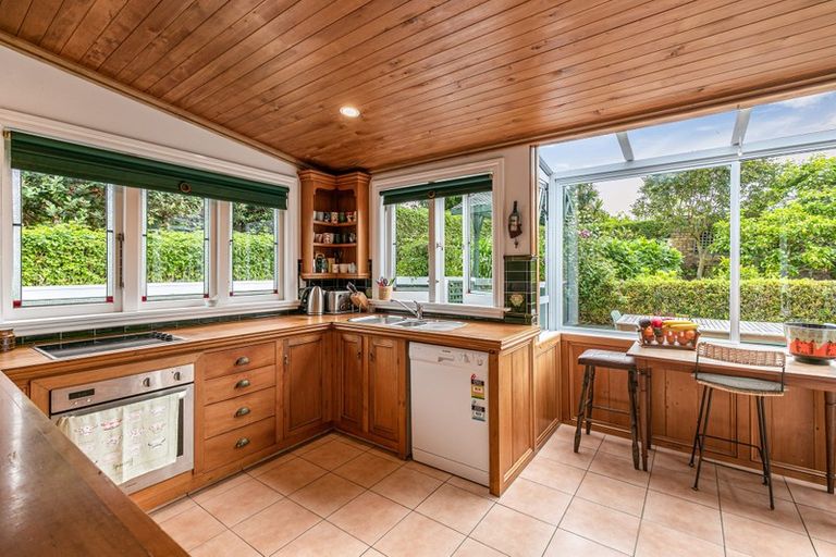 Photo of property in 26 Kiwi Esplanade, Mangere Bridge, Auckland, 2022