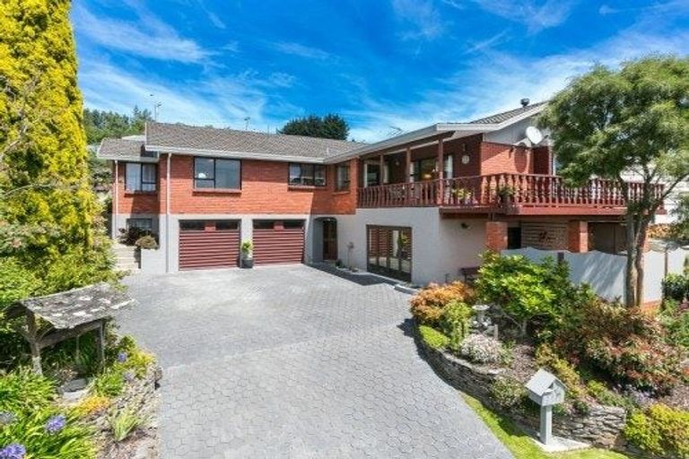 Photo of property in 70 Kinmont Crescent, Kinmont Park, Mosgiel, 9024