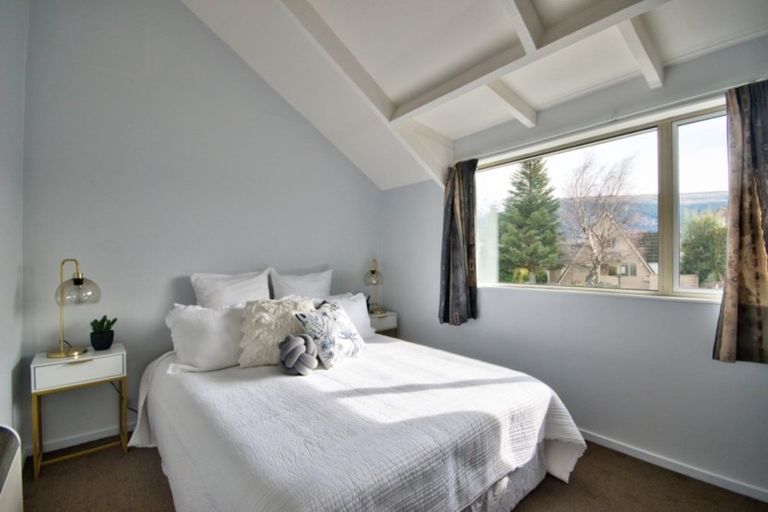 Photo of property in 49 Oregon Drive, Kelvin Heights, Queenstown, 9300