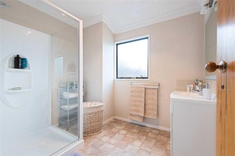 Photo of property in 5a Hall Road, Matua, Tauranga, 3110