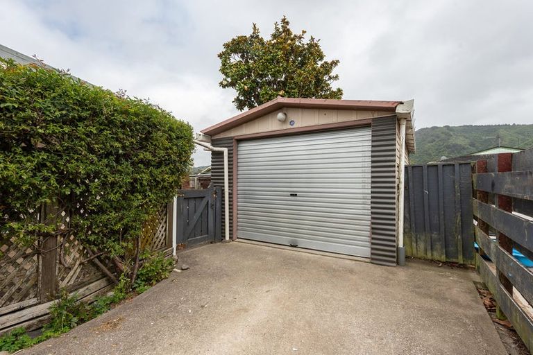 Photo of property in 37 Brightwater Crescent, Totara Park, Upper Hutt, 5018