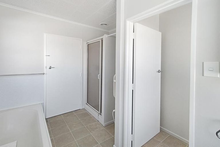 Photo of property in 32 Guys Hill Road, Hospital Hill, Napier, 4110